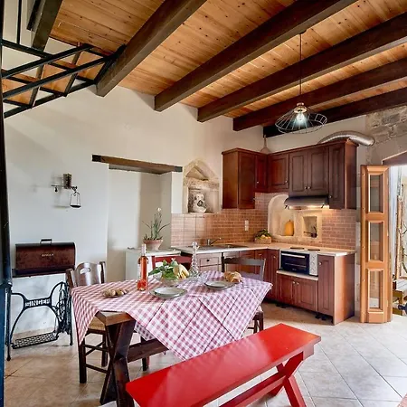 Holiday home Vaggelis Little Stone House Maredhiana
